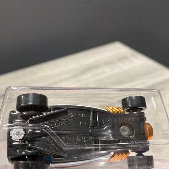 Hot Wheels | 52nd Anniversary #2/6: ‘32 Ford - 1:64 Scale Die Cast - Picture 8 of 10